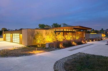 Ngôi nhà nhiều không gian sống ở làng Cherry Hills